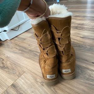 Tall Bow Uggs - Size 9